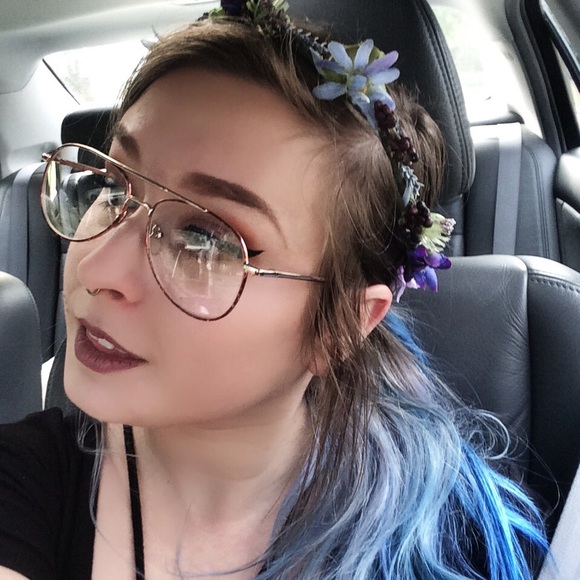 Meet your Posher, Taylor - Picture 1 of 1